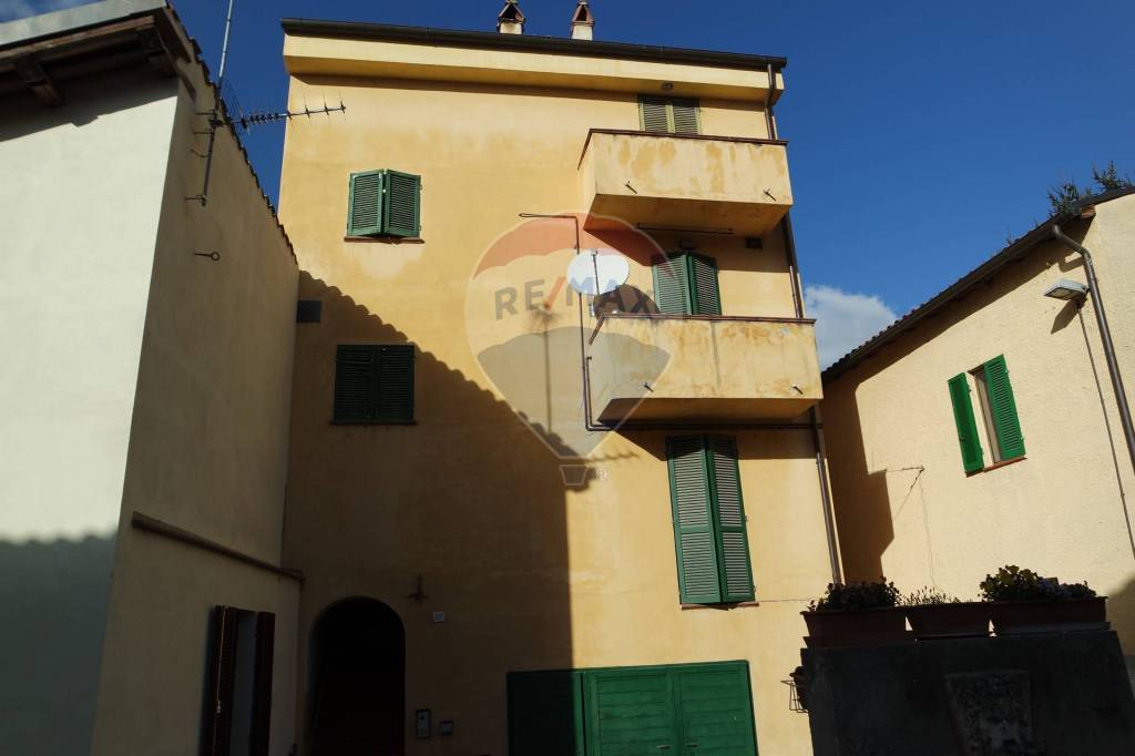 casa indipendente in vendita a Foligno in zona Fondi