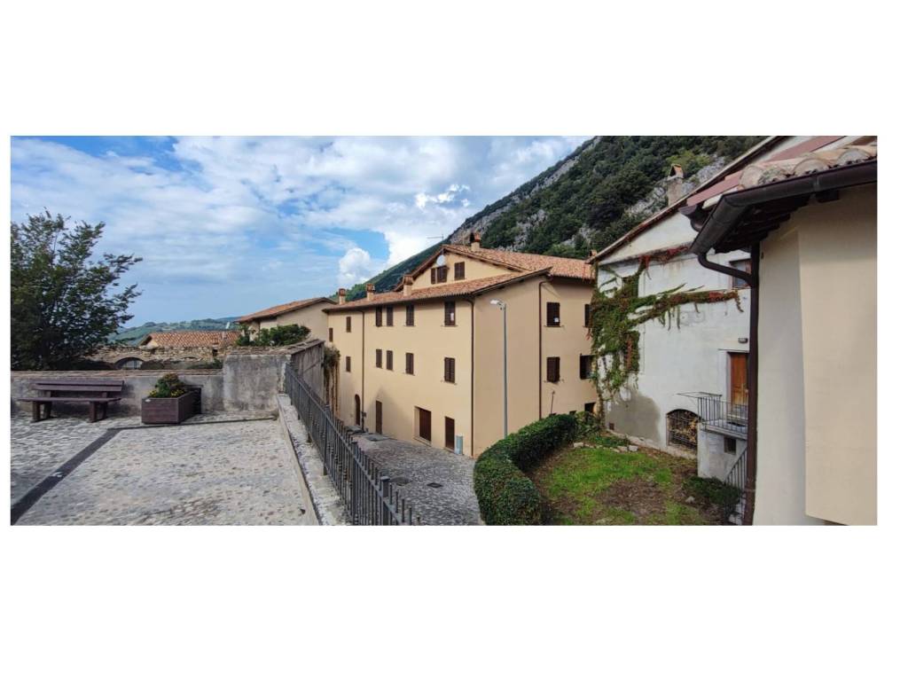 appartamento in vendita a Foligno in zona Rasiglia