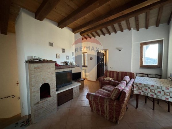 casa indipendente in vendita a Foligno in zona Capodacqua