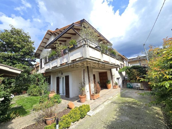 casa indipendente in vendita a Foligno