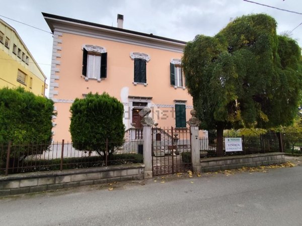 casa indipendente in vendita a Foligno