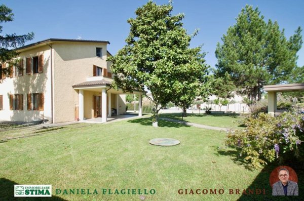 casa indipendente in vendita a Foligno in zona Camino