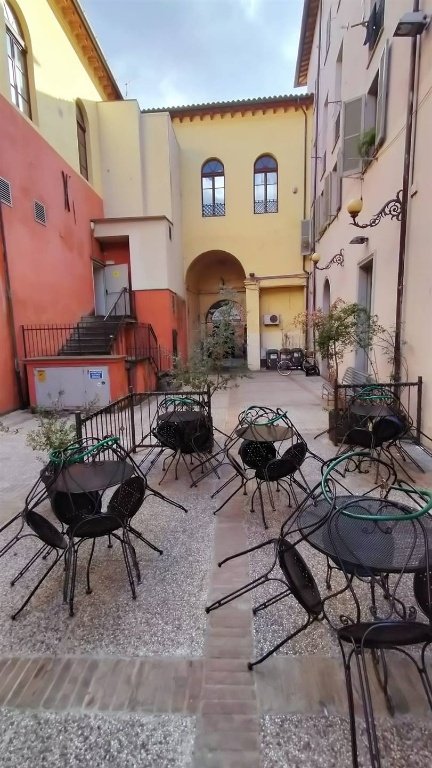 negozio in vendita a Foligno