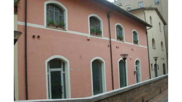 negozio in vendita a Foligno