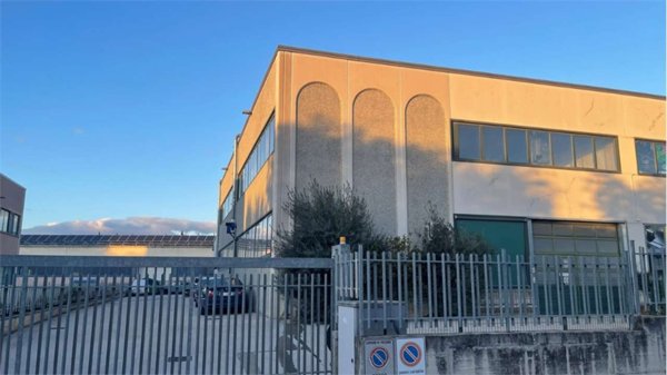 negozio in vendita a Foligno in zona Sant'Eraclio