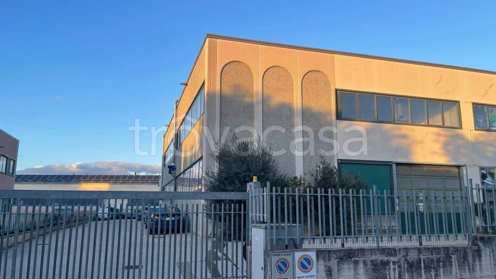 negozio in vendita a Foligno