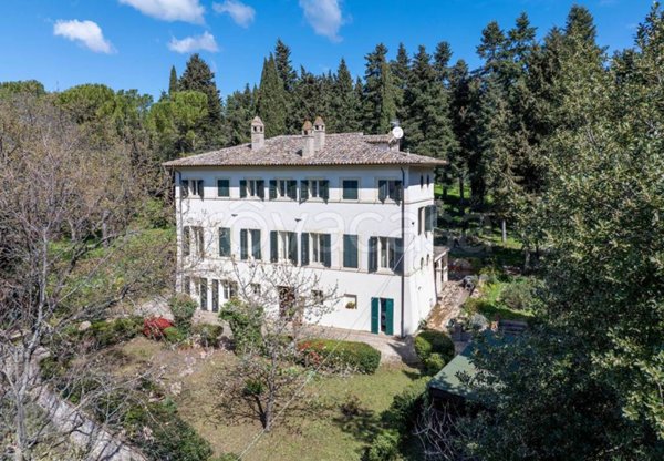 casa indipendente in vendita a Foligno in zona Carpello