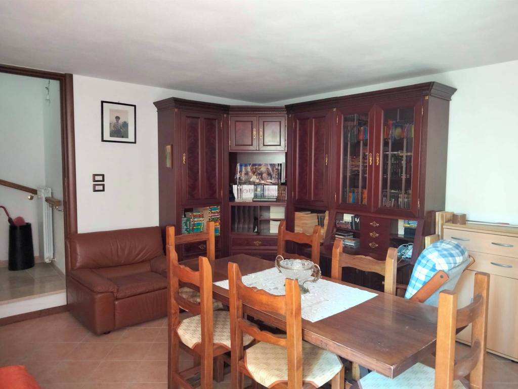 casa indipendente in vendita a Foligno in zona Scopoli