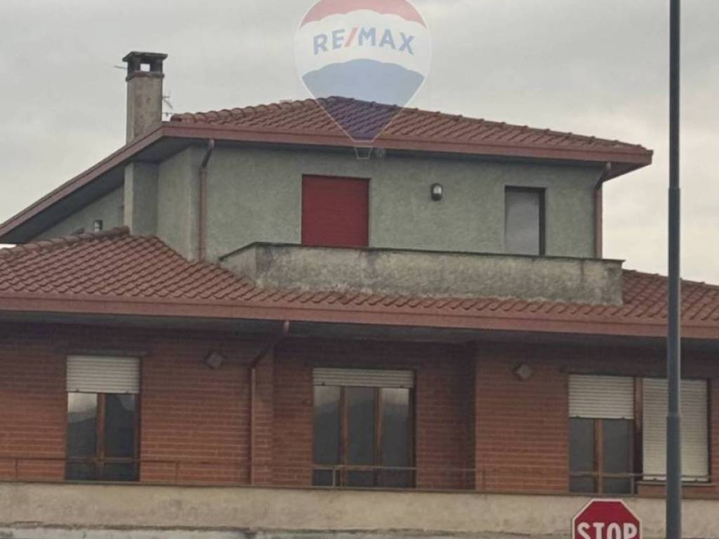 casa indipendente in vendita a Foligno in zona Paciana