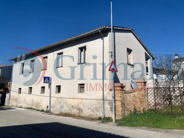 casa indipendente in vendita a Foligno in zona Sterpete