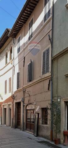 locale commerciale in vendita a Foligno