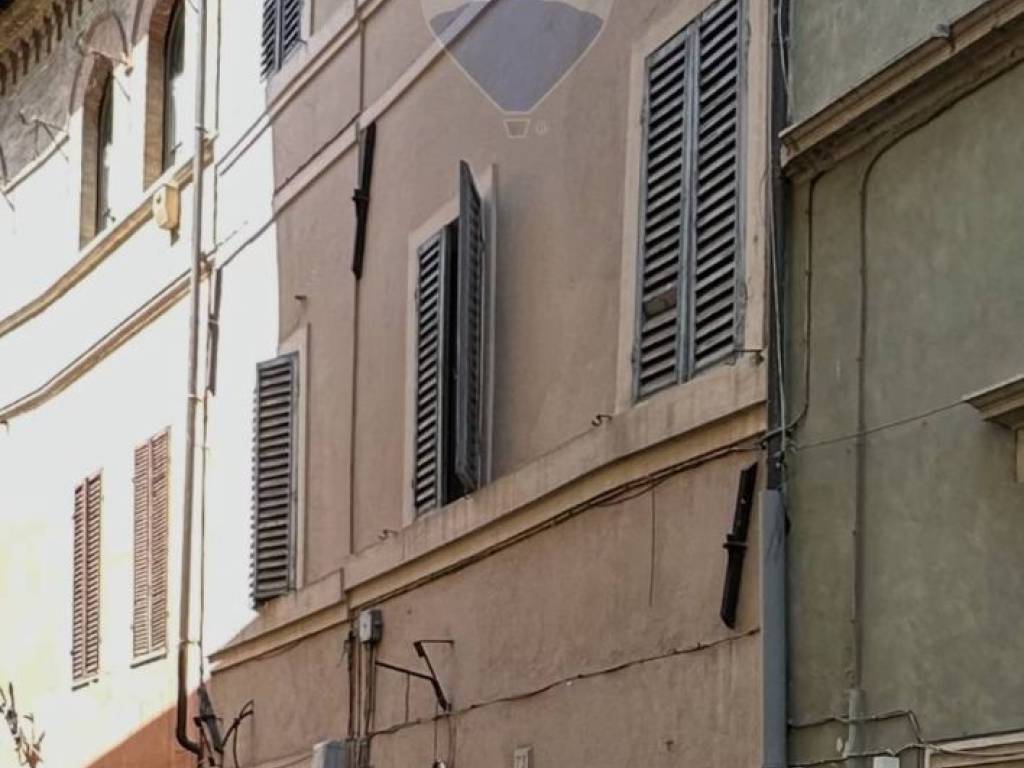 negozio in vendita a Foligno