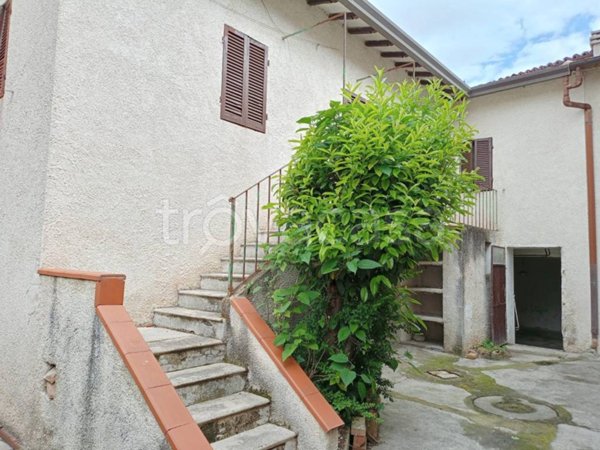 casa indipendente in vendita a Foligno in zona Camino