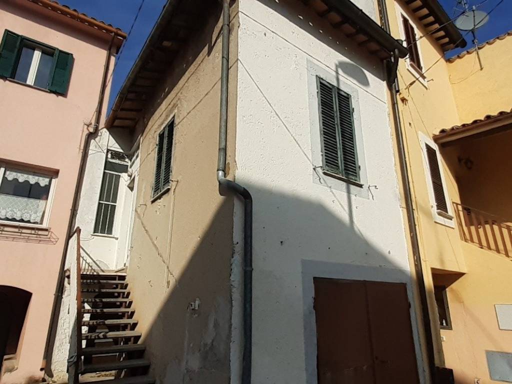 casa indipendente in vendita a Foligno in zona Corvia