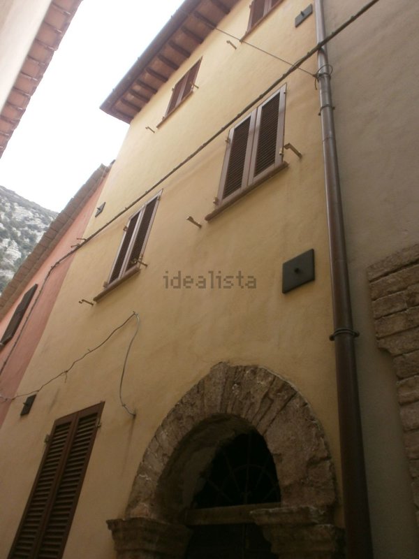 appartamento in vendita a Foligno in zona Pale