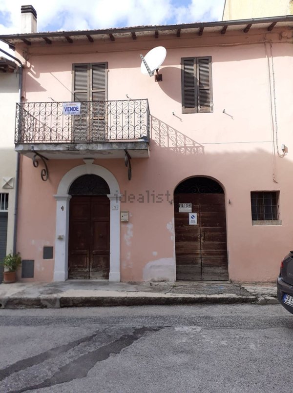 appartamento in vendita a Foligno in zona Camino