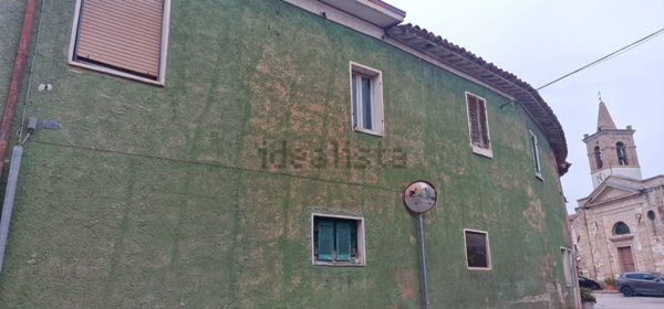 appartamento in vendita a Foligno in zona Scafali