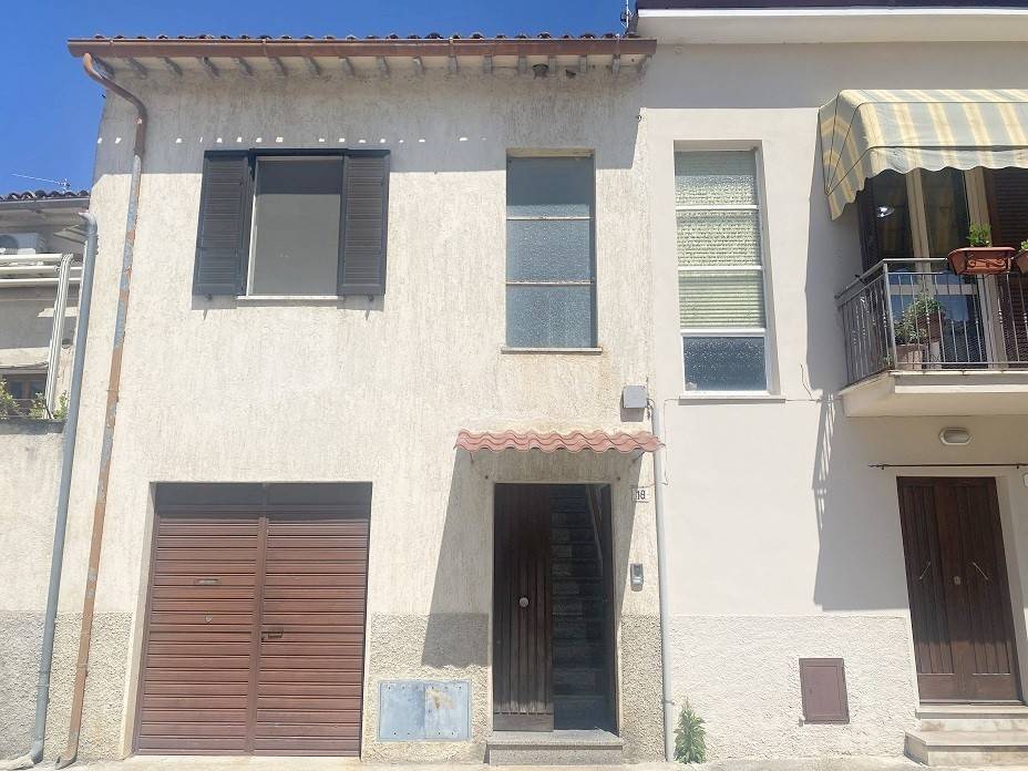 casa indipendente in vendita a Foligno in zona Sterpete
