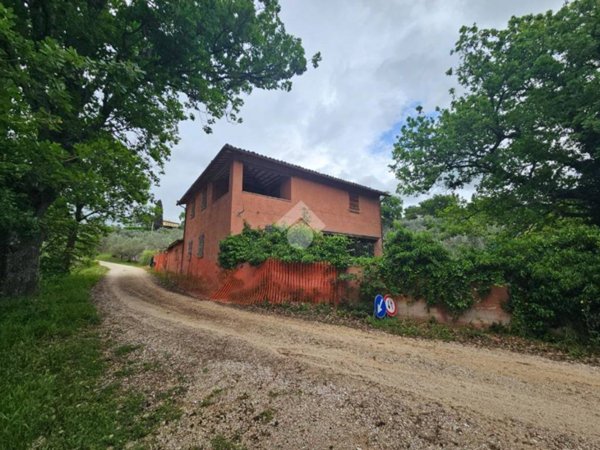casa indipendente in vendita a Foligno in zona San Giovanni Profiamma
