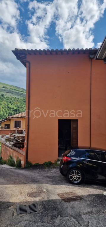 casa indipendente in vendita a Foligno in zona Belfiore