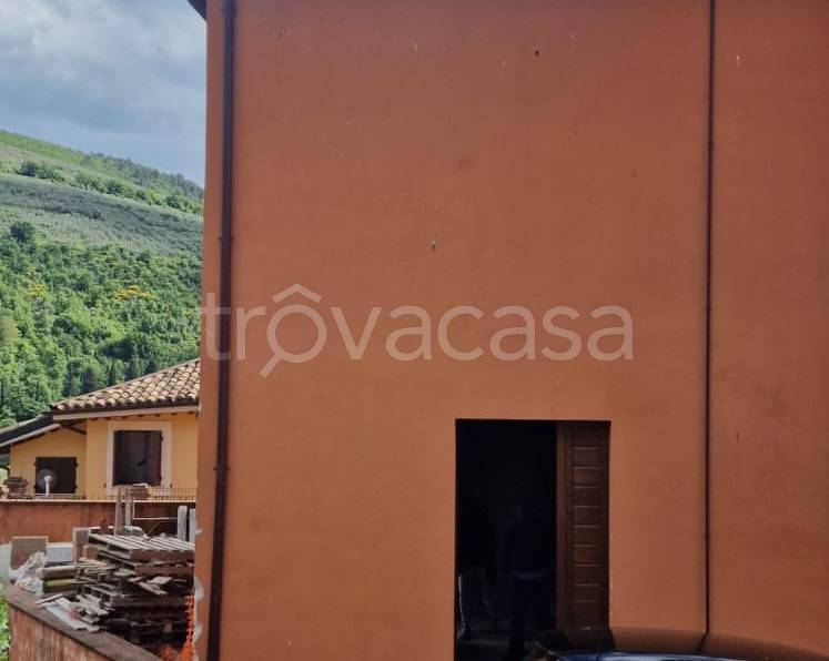 casa indipendente in vendita a Foligno in zona Belfiore