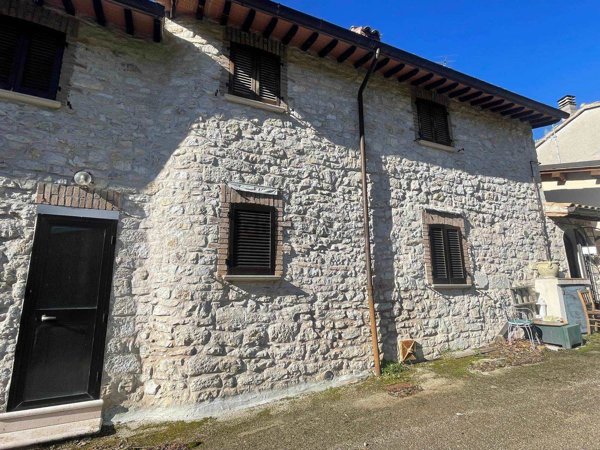 appartamento in vendita a Foligno in zona Volperino