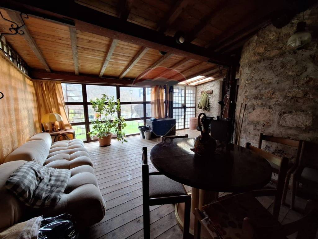 casa indipendente in vendita a Foligno in zona Scopoli