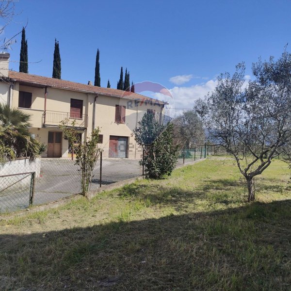 casa indipendente in vendita a Foligno in zona Budino