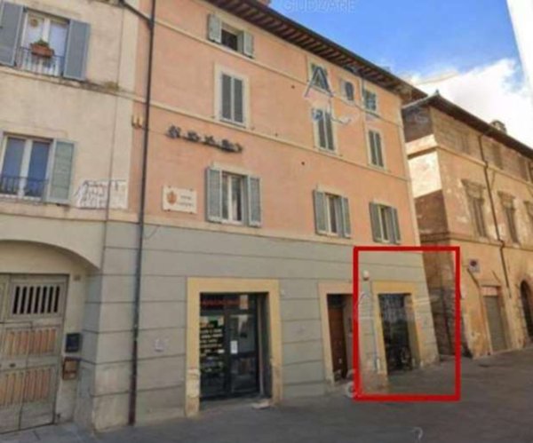negozio in vendita a Foligno