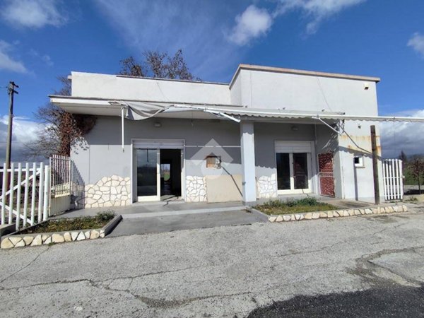 negozio in vendita a Foligno