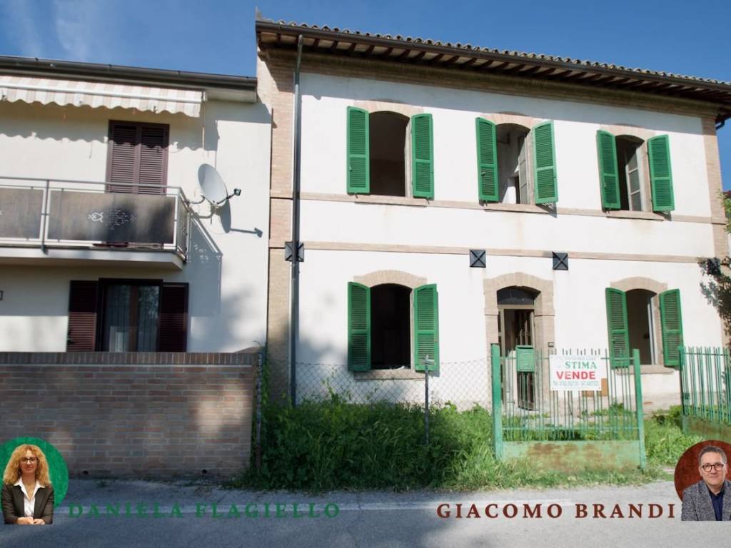 casa indipendente in vendita a Foligno