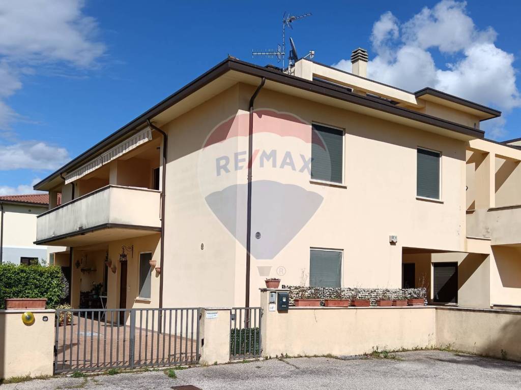 appartamento in vendita a Foligno in zona Camino