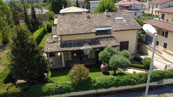 casa indipendente in vendita a Foligno in zona Camino
