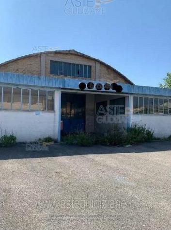 negozio in vendita a Foligno