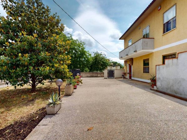 casa indipendente in vendita a Foligno in zona Maceratola