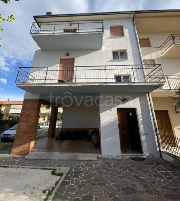 appartamento in vendita a Foligno in zona Scafali