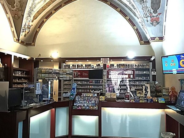 negozio in vendita a Foligno