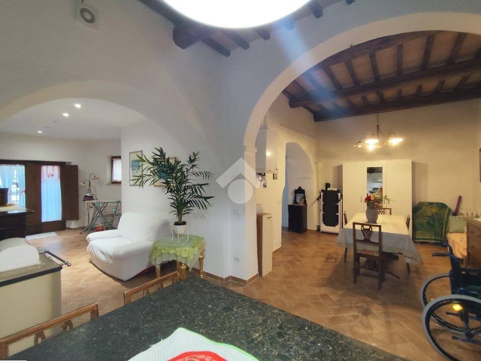 casa indipendente in vendita a Foligno