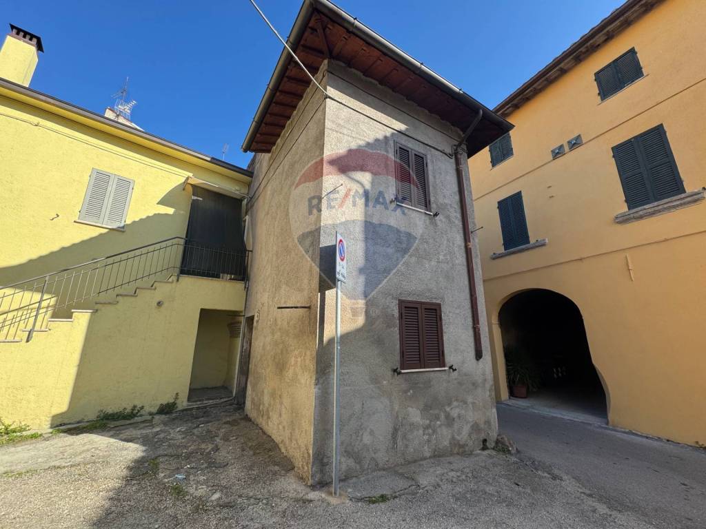 casa indipendente in vendita a Foligno in zona Sant'Eraclio