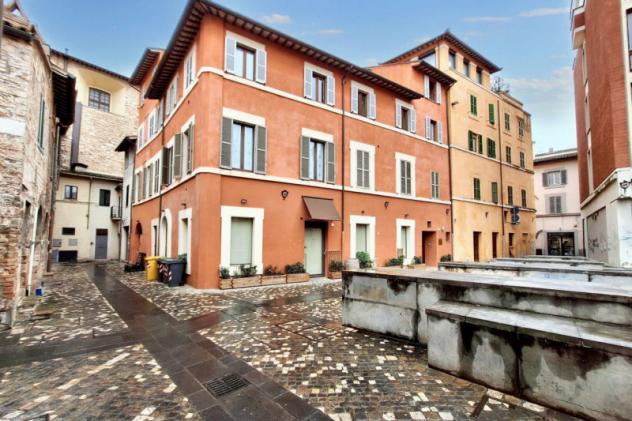 negozio in vendita a Foligno