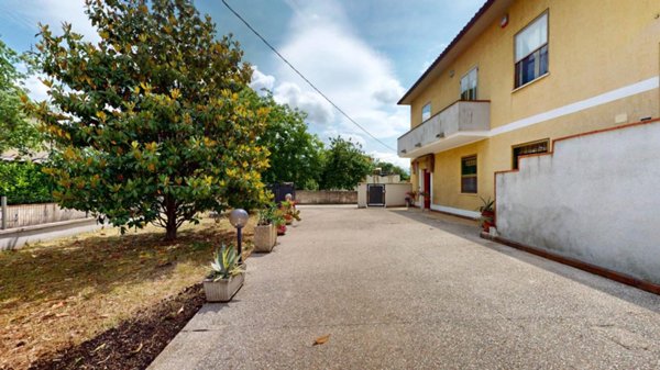 casa indipendente in vendita a Foligno in zona Maceratola