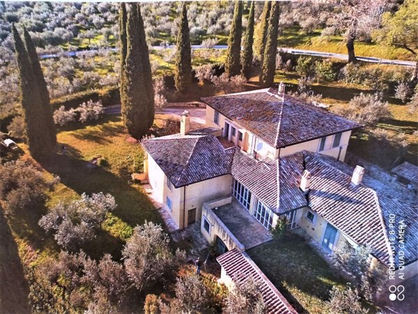 casa indipendente in vendita a Foligno in zona Camino