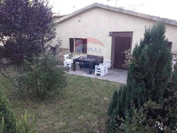 casa indipendente in vendita a Foligno in zona Colfiorito