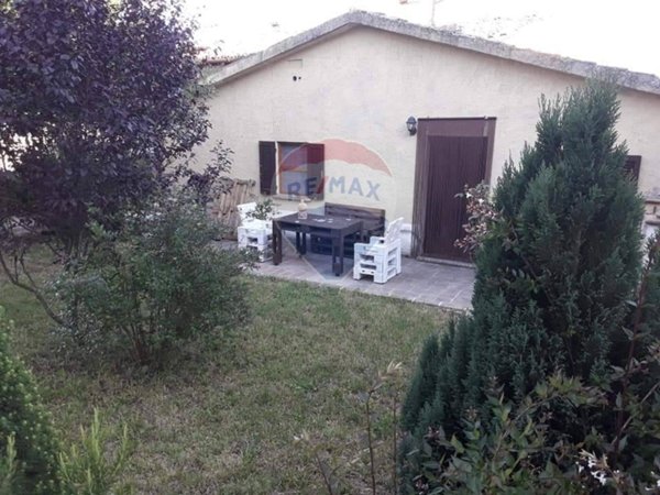 casa indipendente in vendita a Foligno in zona Colfiorito