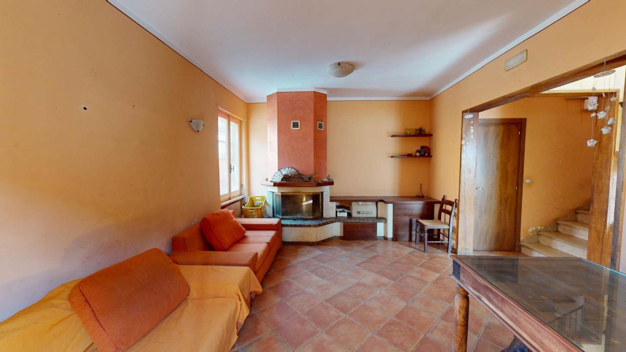 casa indipendente in vendita a Foligno in zona San Giovanni Profiamma