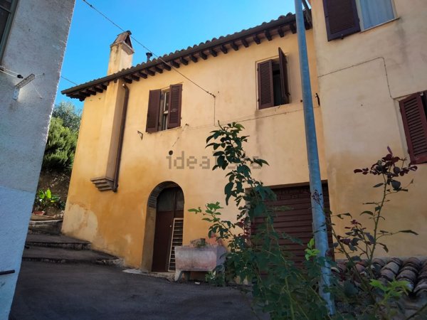 pentavano in vendita a Foligno in zona Sant'Eraclio