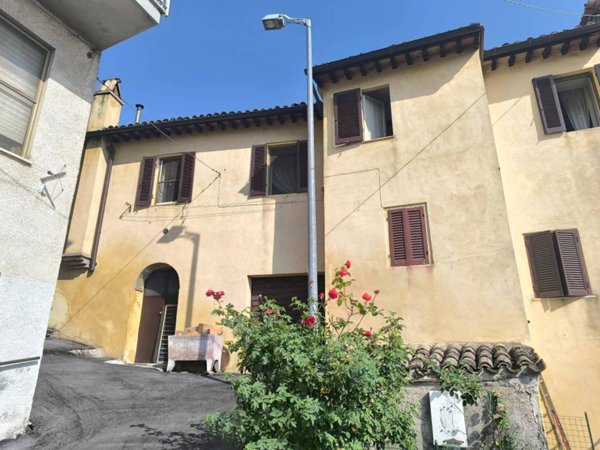 pentavano in vendita a Foligno in zona Sant'Eraclio