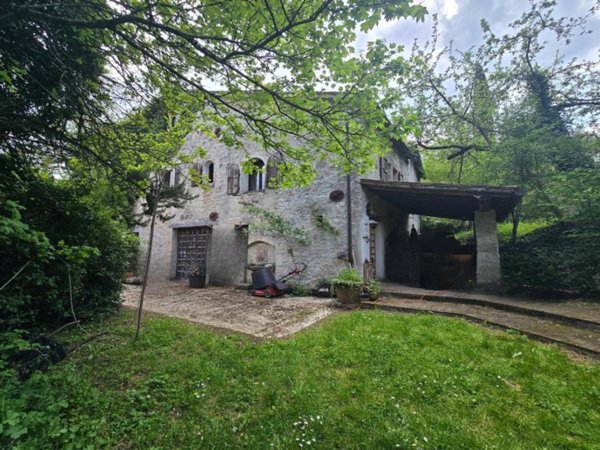 casa indipendente in vendita a Foligno in zona Casenove