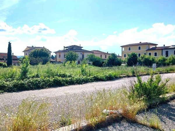 negozio in vendita a Foligno