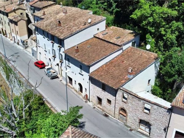 appartamento in vendita a Foligno in zona Scopoli